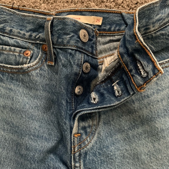 Levi Wedgie distressed Jeans - Picture 5 of 5